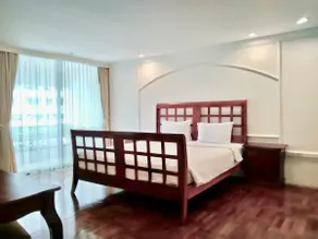 Spacious 3 bedrooms very close to sky train-11CS - Image 3