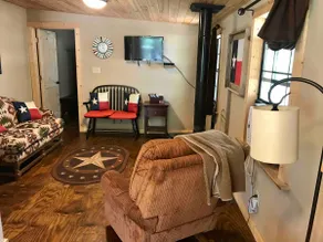 Charming Texas Cabin in acclaimed Hill Country - Image 5