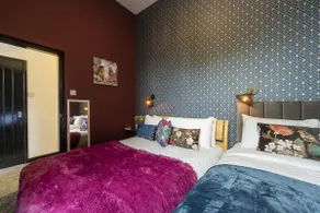 Hull Ground Floor 1 Bedroom Apt 3 beds Spacious Jesouth Striking - Image 2