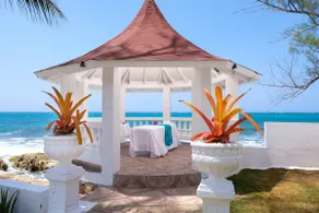 Edgewater Beach Villa - Beach Front, Close to All Attractions - Image 4