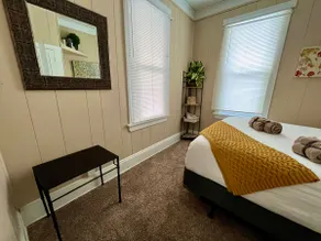 Cozy cottage in the heart of the big city- dog friendly - Image 5