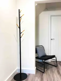 Modern flat near train station with free parking - Image 5