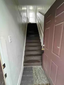 Lovely 2 bedroom w/ TVs Free Wi-Fi Upstairs Unit - Image 2