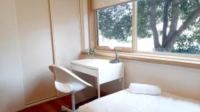 Bright & Comfy 2 Bedroom St Kilda East Apartment - Image 5