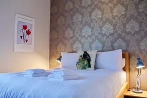 Sophisticated Edinburgh Apartment in City Centre - Image 4