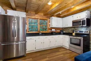 Log Cabin~ Hot Tub ~ Fireplace~ Pets Welcome- WIFI - Image 5