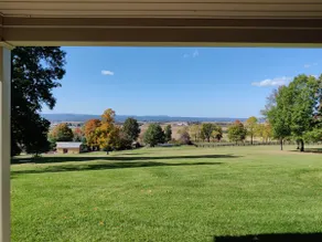 Country Spring Farm Cottage with Breathtaking View - Image 2