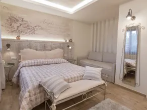 Elegant room with outdoor space in Assisi - Image 2