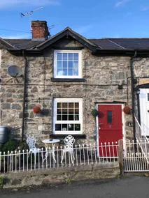 Compact, cosy cottage near stunning waterfall - Image 4