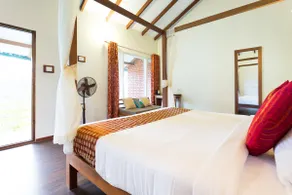 NEELAKURUNJI CLASSIC CLOVE BUNGALOW - Image 4