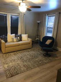 The Cozy Q. 2 bedroom home with off street parking - Image 2