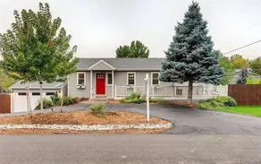 Cozy home close to mountains, Red Rocks, and lake! - Image 2