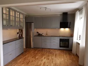 Lovely, spacious apartment with free parking - Image 4
