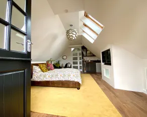 A Spacious, Modern & Contemporary Loft Space - Image 4