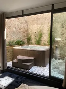 Exceptional Loft: Private Jacuzzi/Billiards/Massage - Image 5