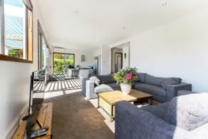 Karaka Sanctuary with Spa Pool by Waiheke Unlimited - Image 4