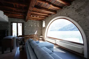 House on the lake shore of Laglio - Image 5