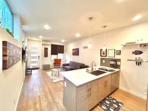 Modern townhouse with rooftop. 7 miles to downtown - Image 5