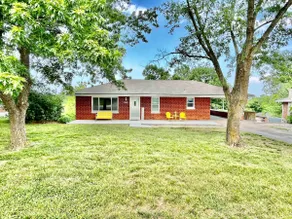 Modern Farm, Hot Tub, 3 King Bed - Image 2