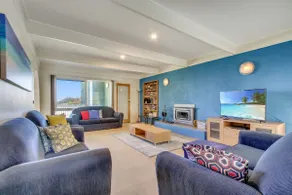 The Point - Spacious Waterfront Escape - Image 3