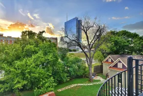 Bright + Chic Back House | Walk Downtown - Image 5