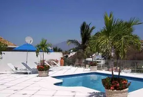 Exclusive house in Las Brisas with a pool - Image 4