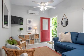 Beachy Modern Downtown Getaway I - Image 4