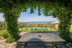 Farmhouse with private pool - Image 2