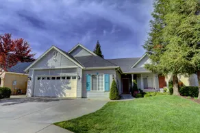 Peaceful Luxury in Elegant Northeast Fresno - Image 2