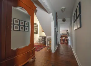 Little Chestnut Cottage in the City - Image 4
