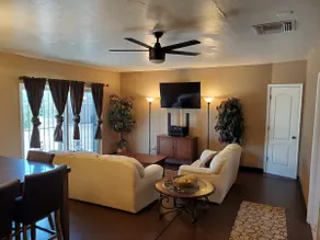 Charming Indoor Jacuzzi & outdoor heated pool - Image 4