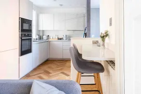 Lovely 2 bedroom apartment with parking onsite - Image 3