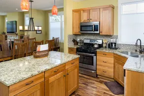 Amazing West Side - 2 King Suites - Walk Everywhere    8 Person Hot Tub - Image 4