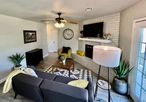 Relaxing Retreat - 3br, 2 bth w/ large fenced yard - Image 2