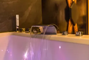 The luxury jacuzzi Loveroom ”The room of desires” - Image 5