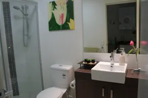 Bayside self-contained ground-floor apartment - Image 5