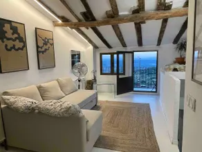 Tree House: Quaint Home with Magnificent Views - Image 3