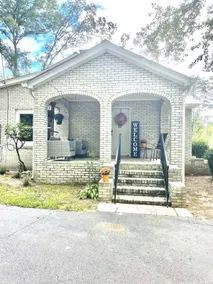 Quiet Renovated Country Cottage – 3BR / 2BA - Image 2