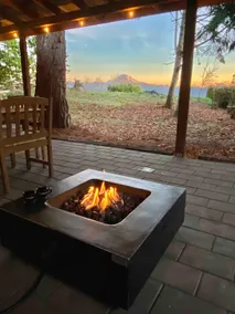 Red Barn Retreat, hot tub, patio, valley views - Image 4