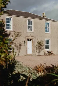 Beautiful 4 bdrm Farmhouse with ocean views, Fife. - Image 4