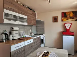 Entire ground floor - 2 bedrooms, kitchen and bathroom for 5 people. - Image 2