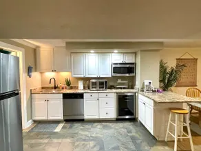 Charming & Cozy Wheaton Stay- Great Location! - Image 5