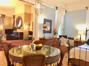 Boutique Unit in Elegant Victorian - Image 3