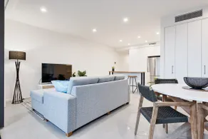 New Mooloolaba luxury getaway steps from the beach - Image 4