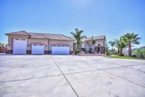 Galleon- Private Single Level Estate on 5 acres - Image 2