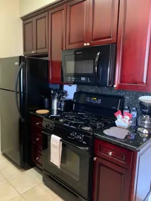 1 bedroom on top floor with high ceilings - Image 3
