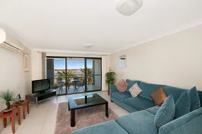 Sandcastles GoldCoast - 2 Bedroom Apt Min 7 Night+ - Image 2