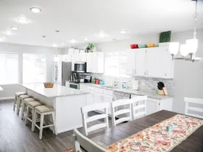Beautiful Remodeled Home by Ski Resorts & Shopping - Image 5