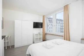 Downtown Deluxe Studio with Queen Bed (BE-35) - Image 4
