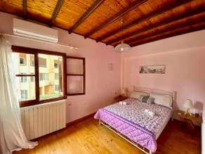 Montsenigos Garden Apartment - Image 2